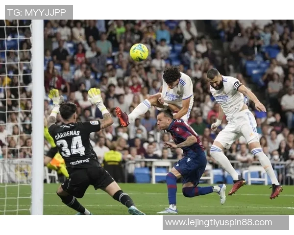 锁定胜局莱万特后场失误助攻格列兹曼轻松梅开二度