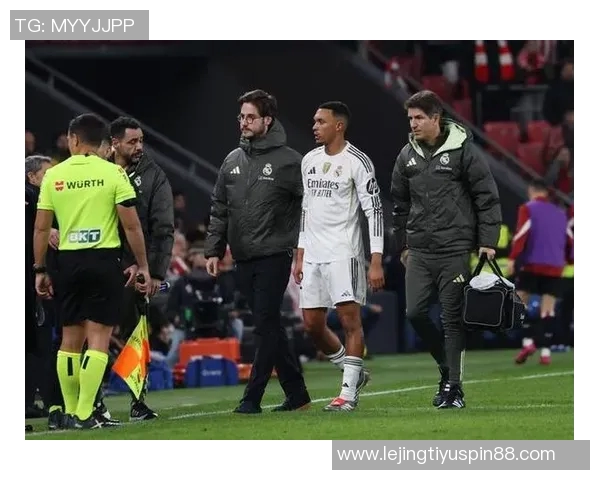 阿斯报称皇马巴萨争抢阿贾克斯19岁中场新星布尼达